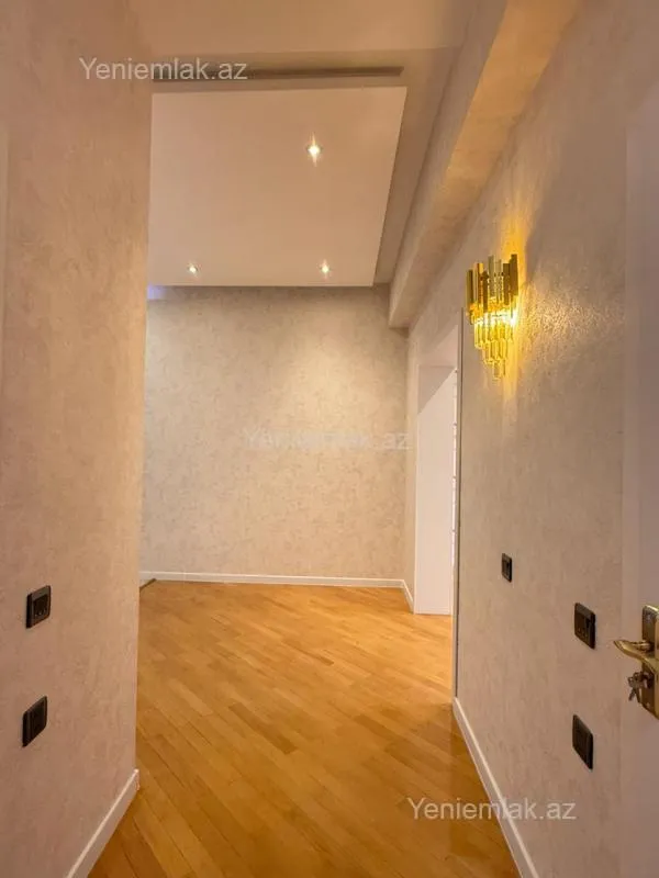 Satılır 3 otaqlı yeni tikili 135 m²