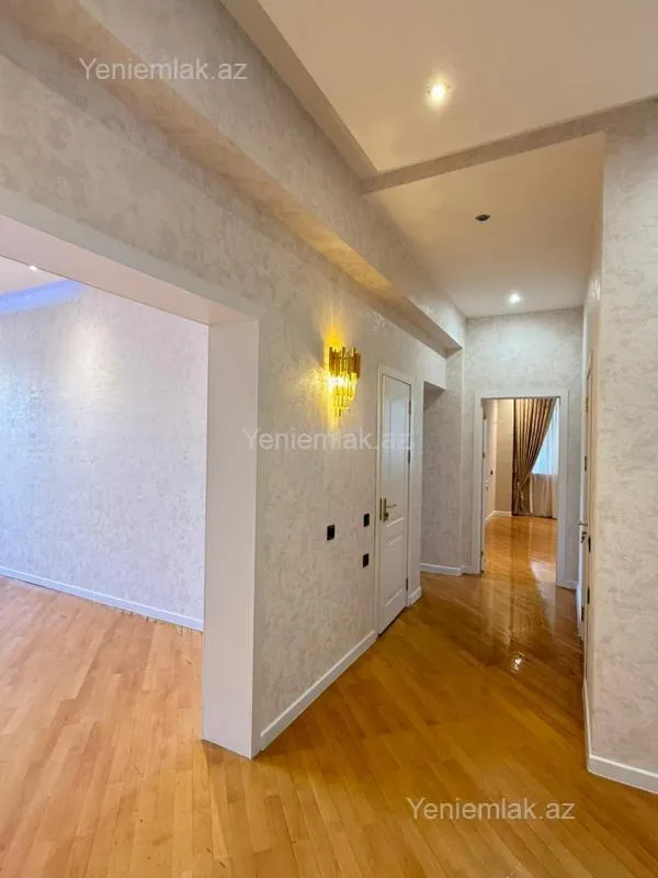 Satılır 3 otaqlı yeni tikili 135 m²