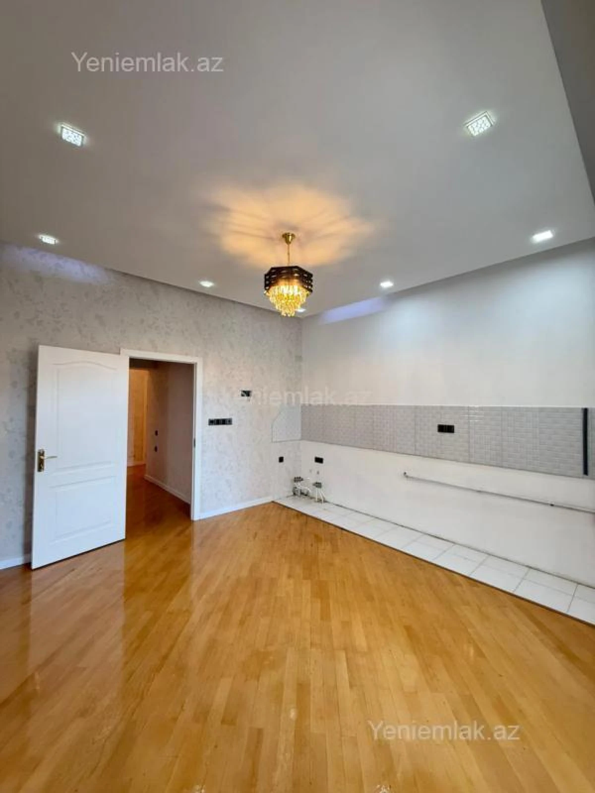 Satılır 3 otaqlı yeni tikili 135 m²