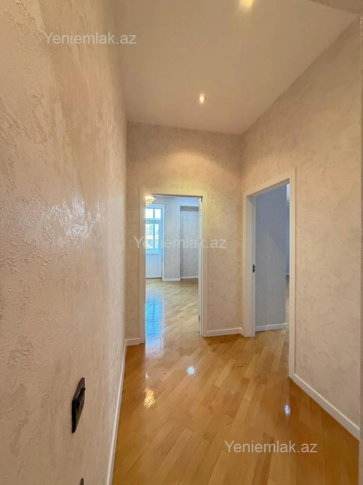 Satılır 3 otaqlı yeni tikili 135 m²