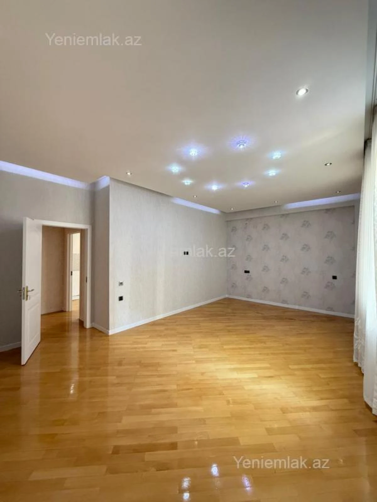 Satılır 3 otaqlı yeni tikili 135 m²
