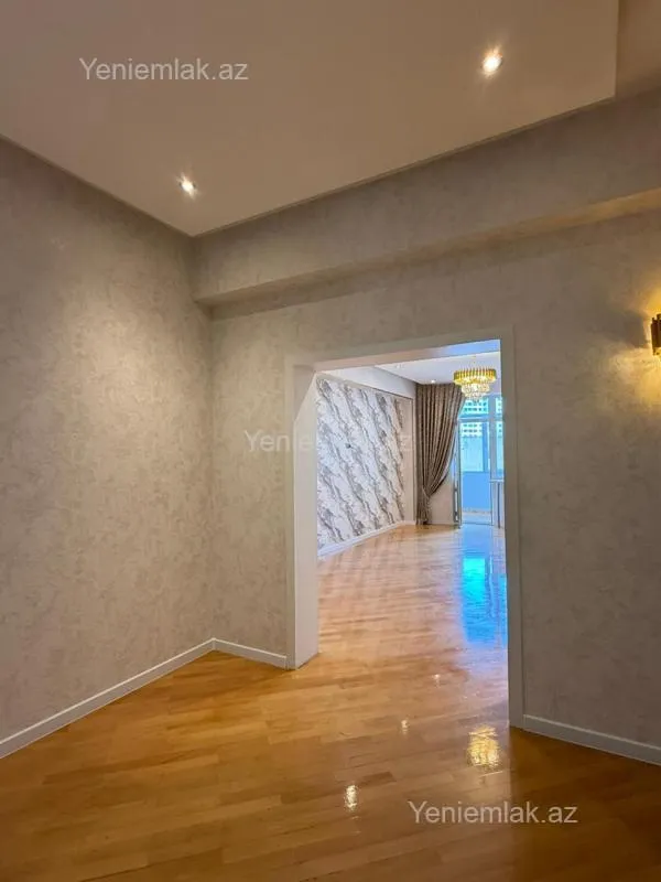 Satılır 3 otaqlı yeni tikili 135 m²