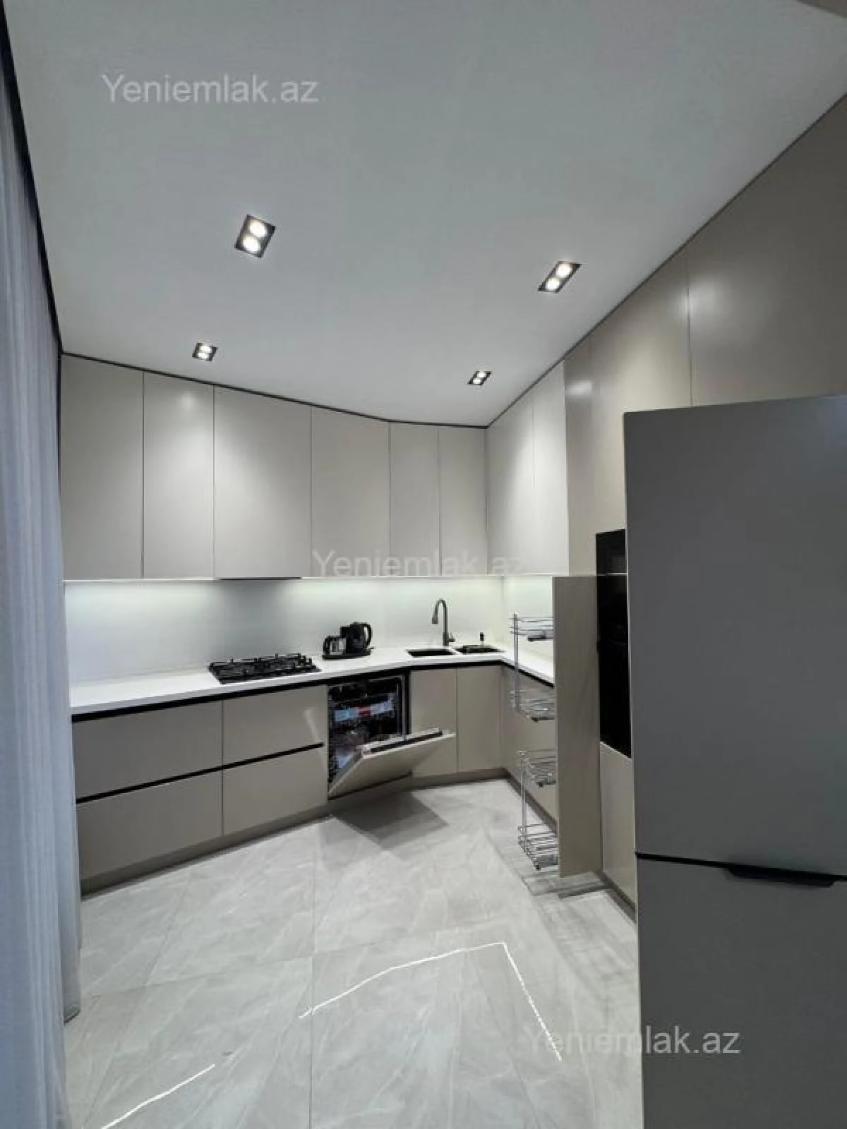 Satılır 2 otaqlı yeni tikili 92 m²