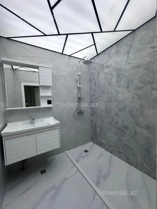 Satılır 3 otaqlı yeni tikili 125 m²