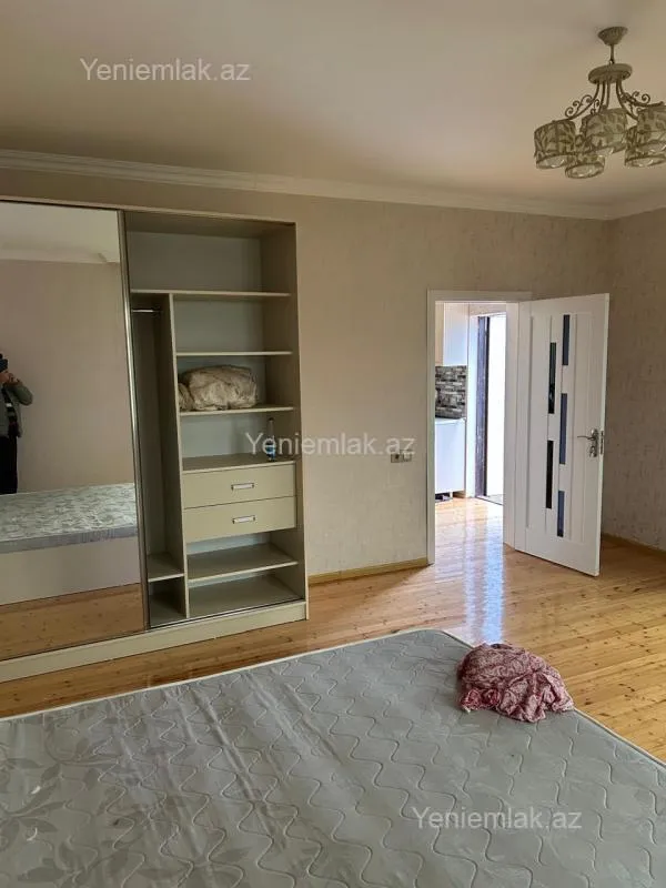 Satılır 6 otaqlı həyət evi 200 m²