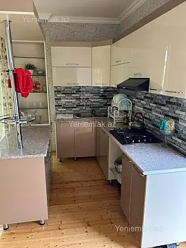 Satılır 6 otaqlı həyət evi 200 m²