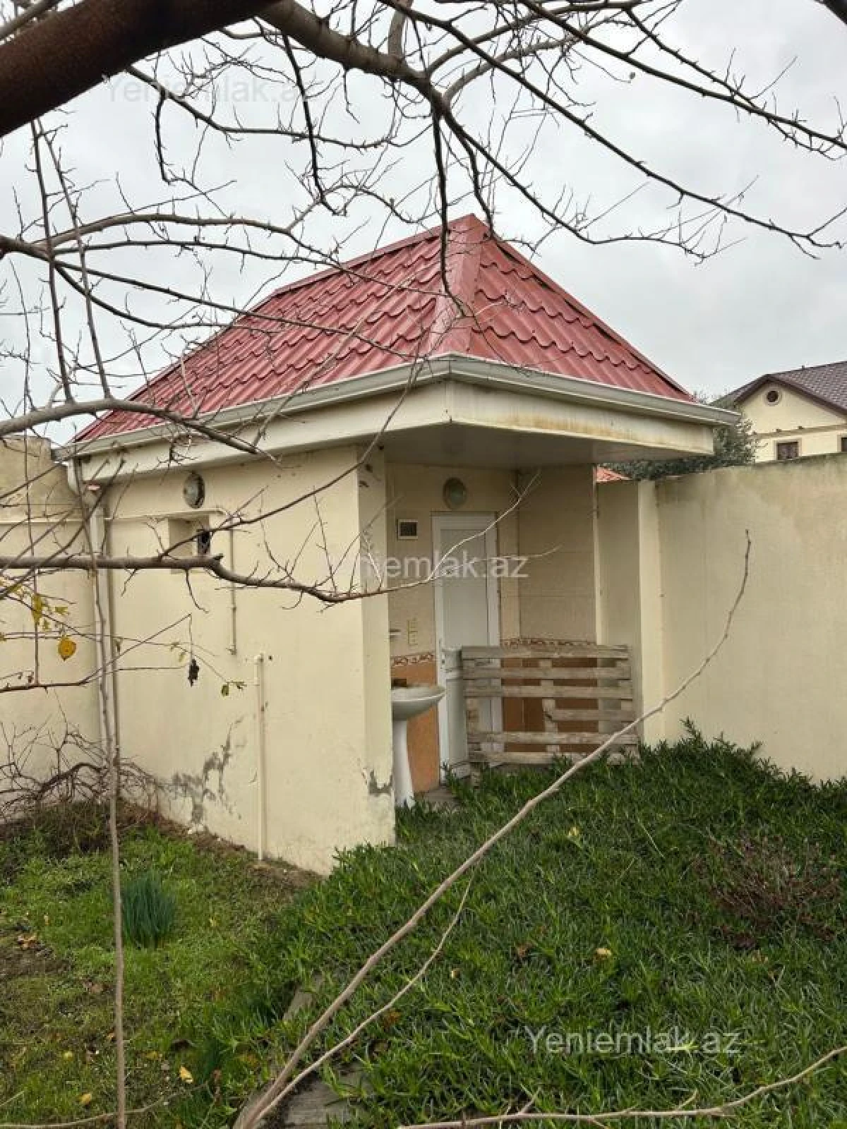 Satılır 6 otaqlı həyət evi 200 m²