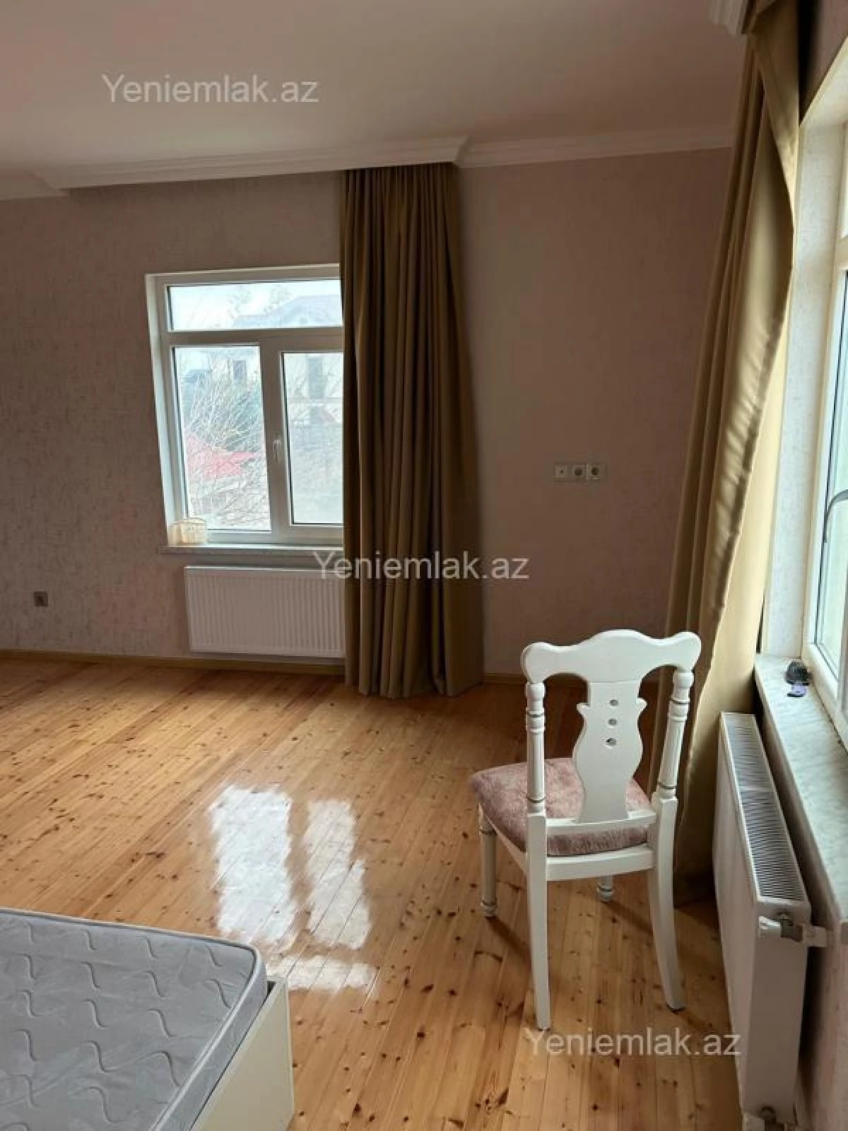 Satılır 6 otaqlı həyət evi 200 m²