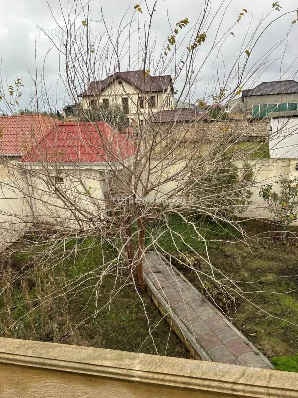 Satılır 6 otaqlı həyət evi 200 m²