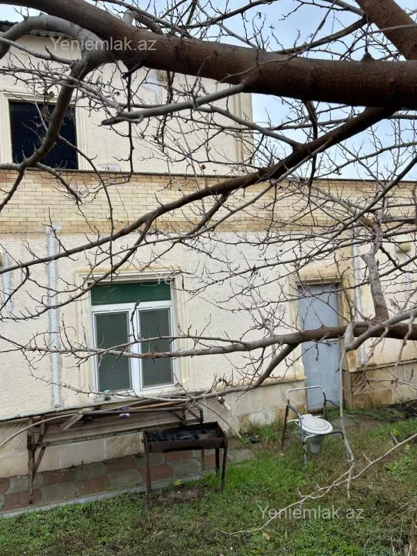 Satılır 6 otaqlı həyət evi 200 m²