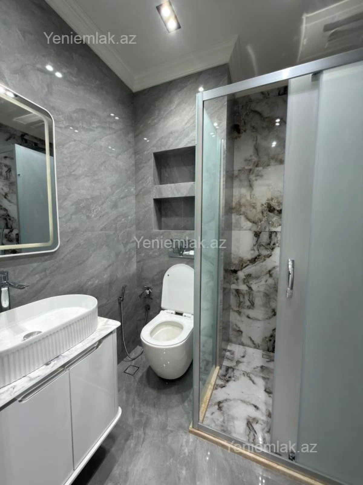 Satılır 2 otaqlı köhnə tikili 60 m²