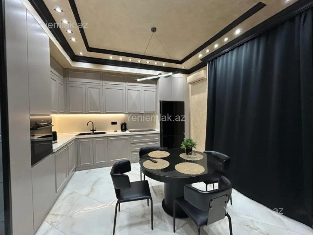 Satılır 3 otaqlı yeni tikili 140 m²