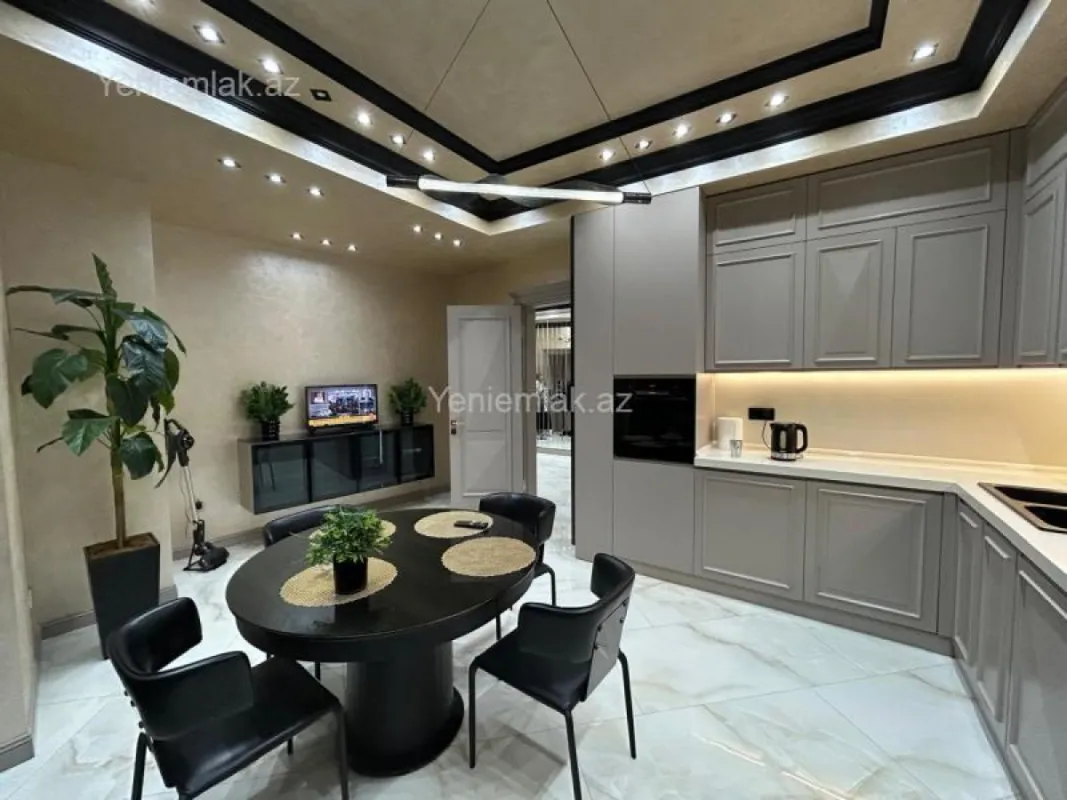 Satılır 3 otaqlı yeni tikili 140 m²