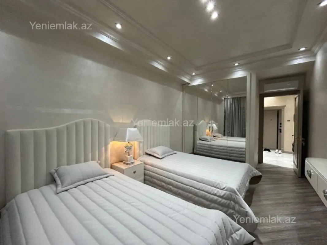 Satılır 3 otaqlı yeni tikili 140 m²