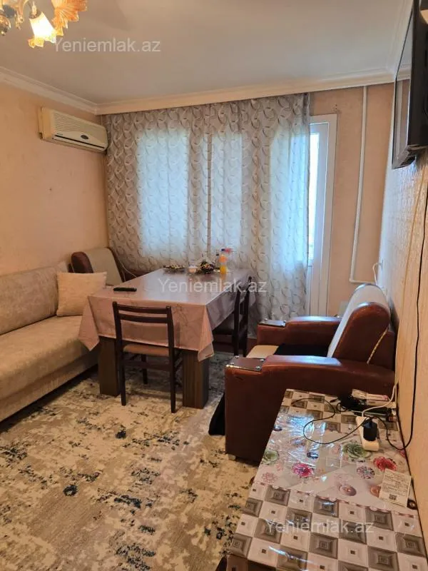 Satılır 1 otaqlı köhnə tikili 32 m²