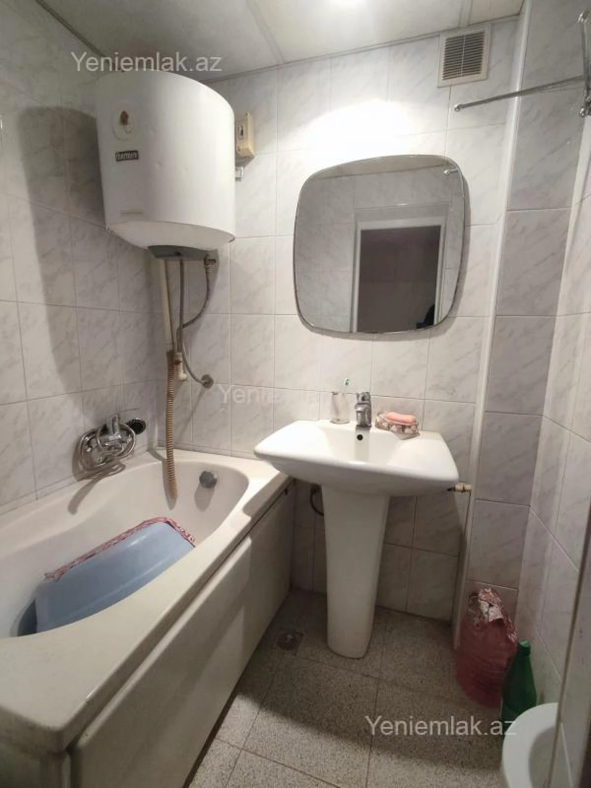 Satılır 1 otaqlı köhnə tikili 32 m²