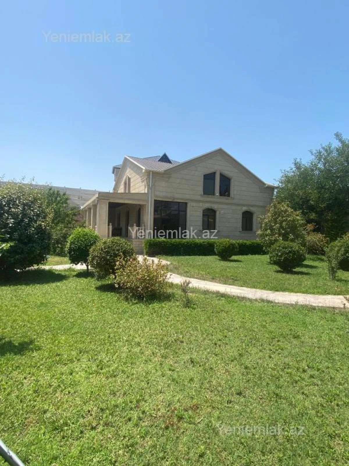 Satılır 5 otaqlı həyət evi 300 m²