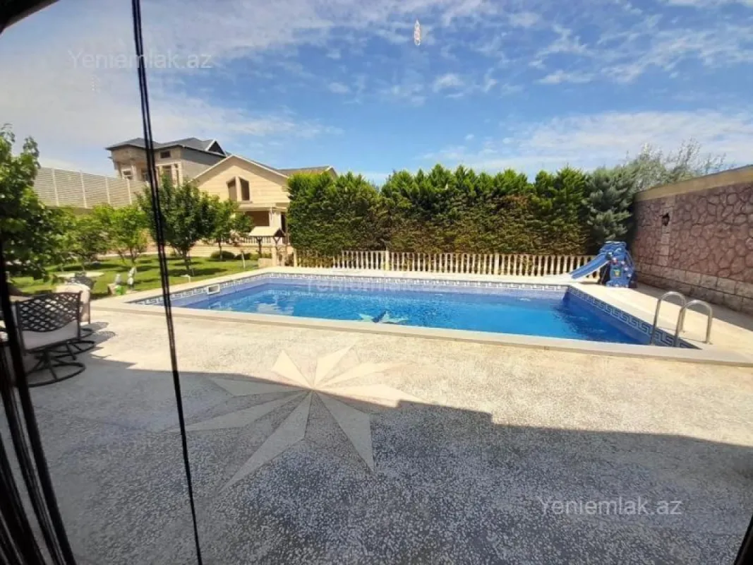 Satılır 5 otaqlı həyət evi 300 m²