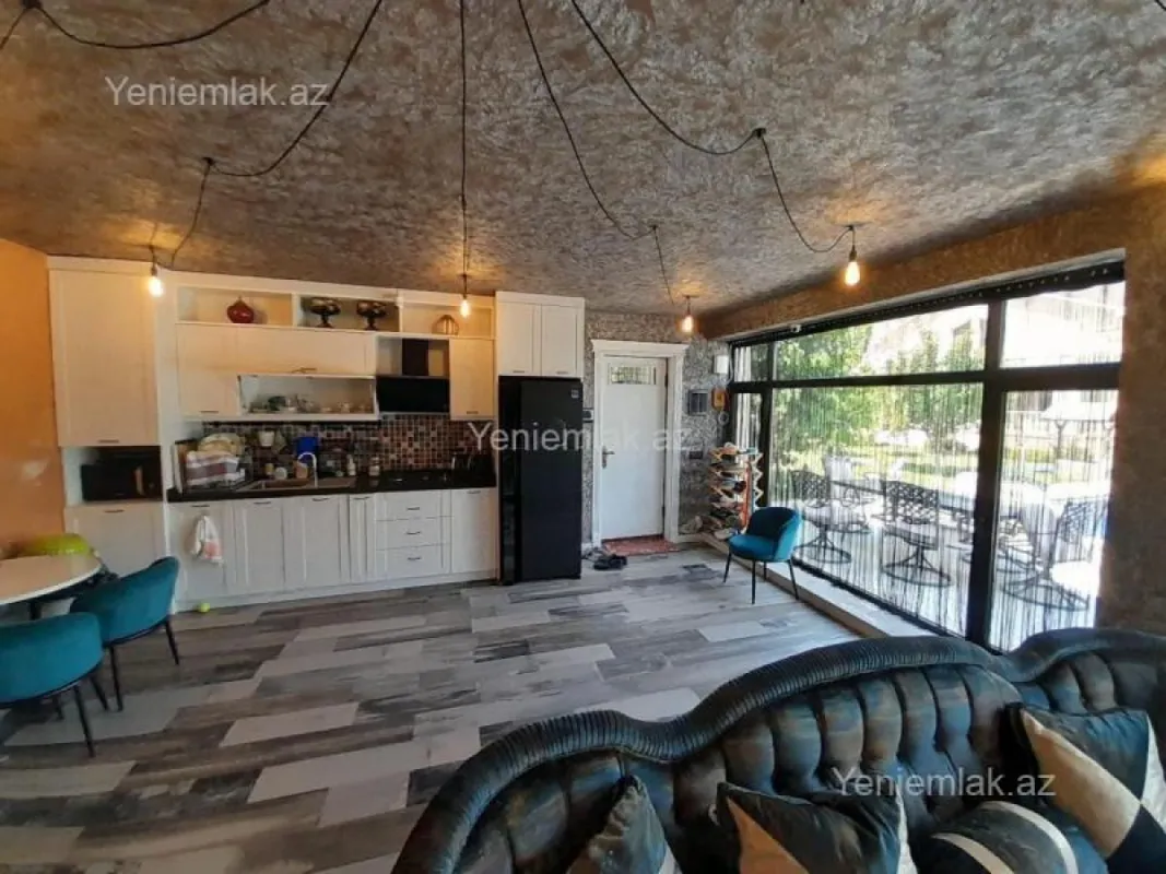 Satılır 5 otaqlı həyət evi 300 m²