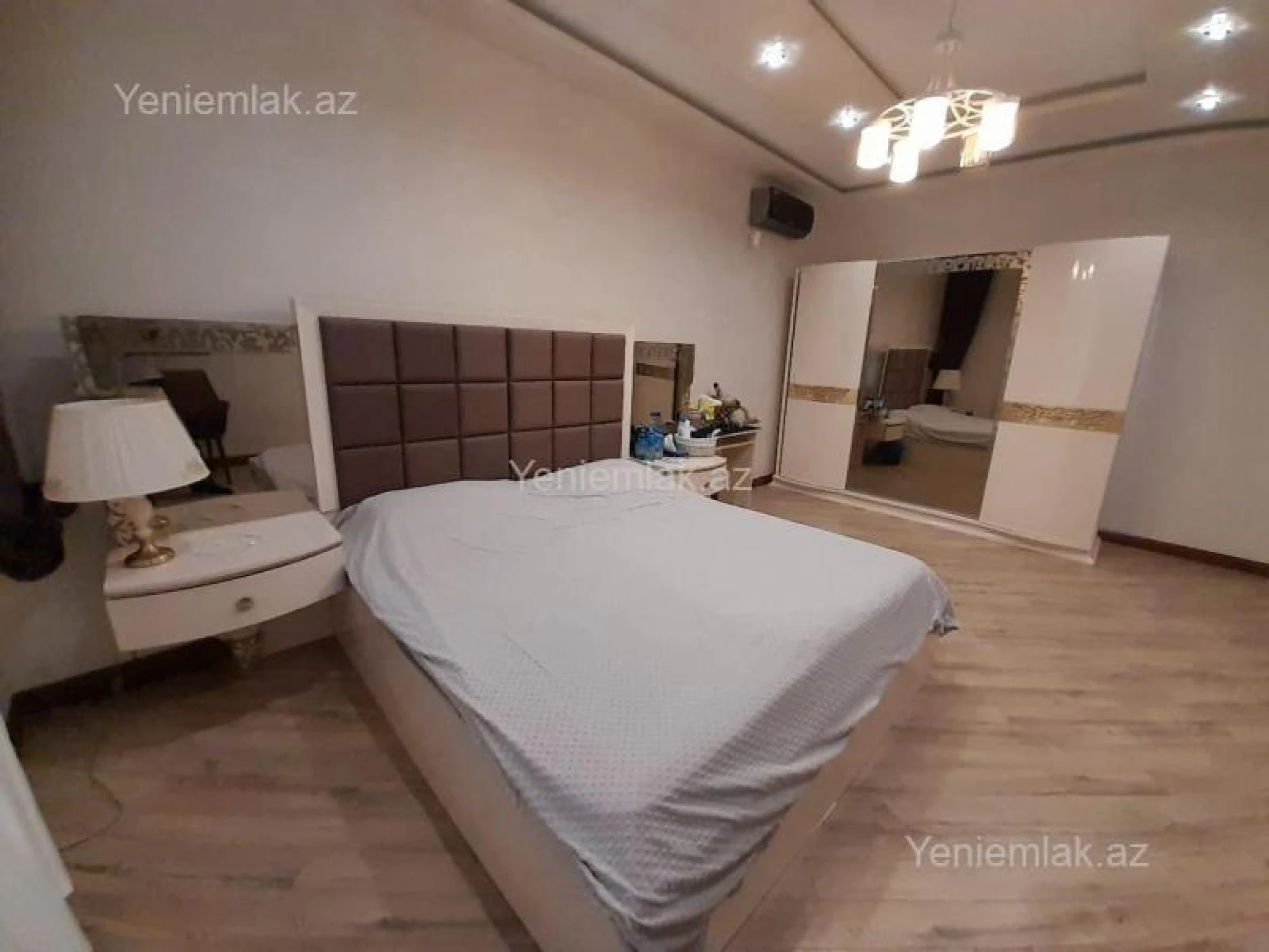 Satılır 5 otaqlı həyət evi 300 m²