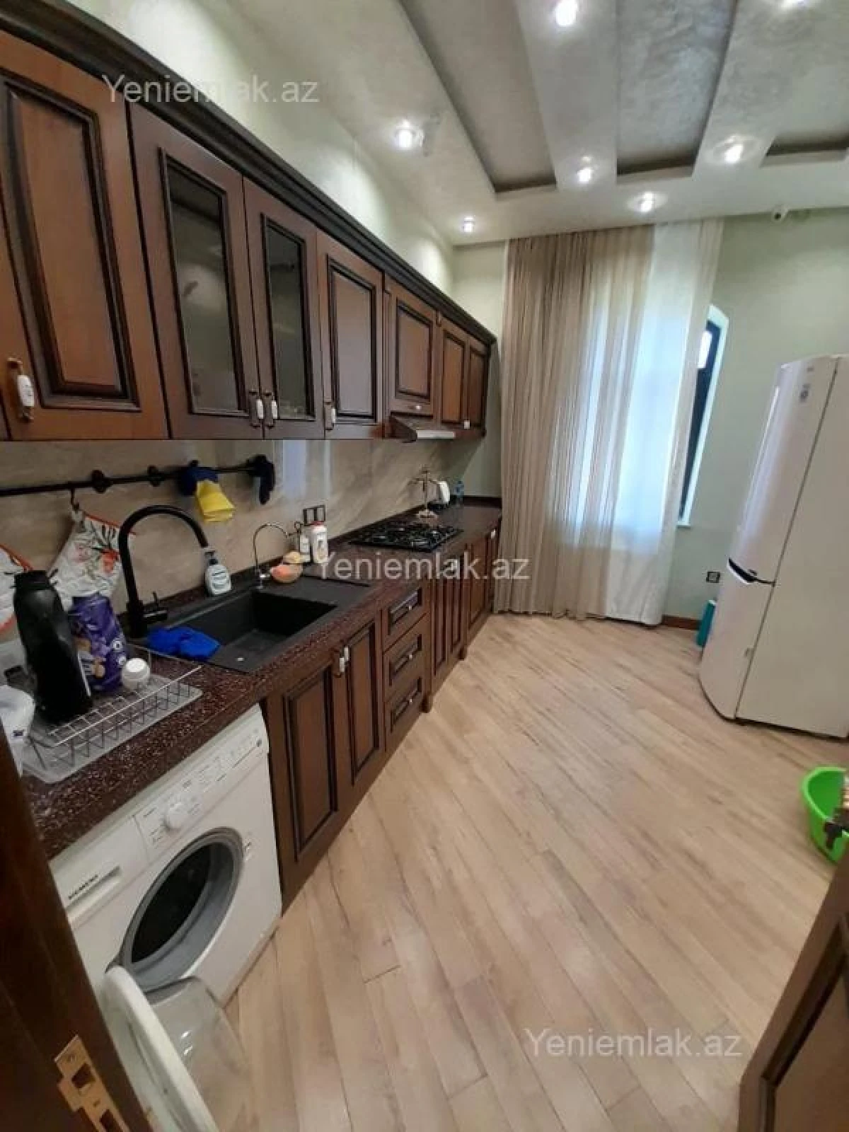 Satılır 5 otaqlı həyət evi 300 m²