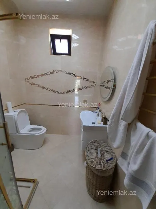 Satılır 5 otaqlı həyət evi 300 m²