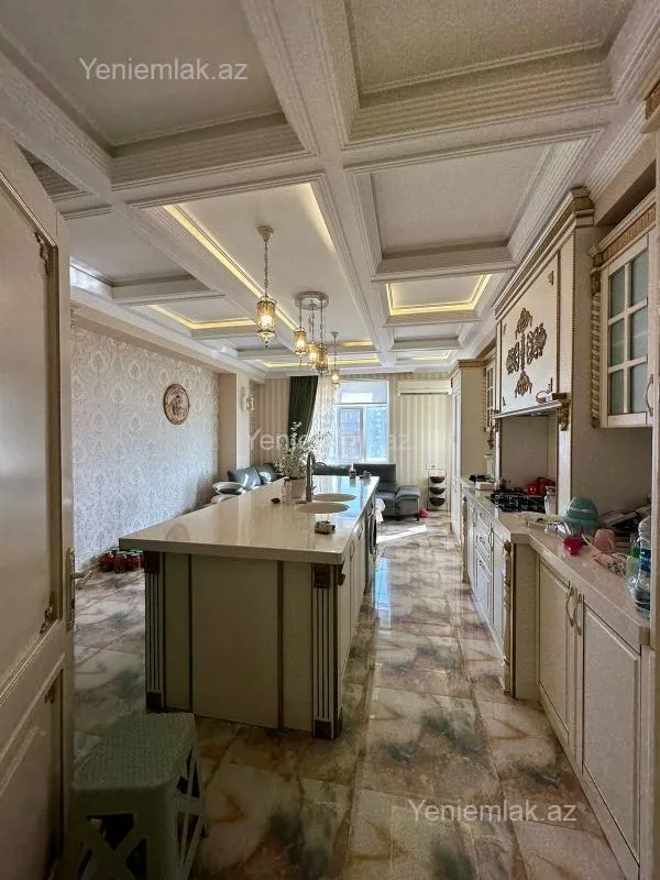 Satılır 5 otaqlı yeni tikili 250 m²