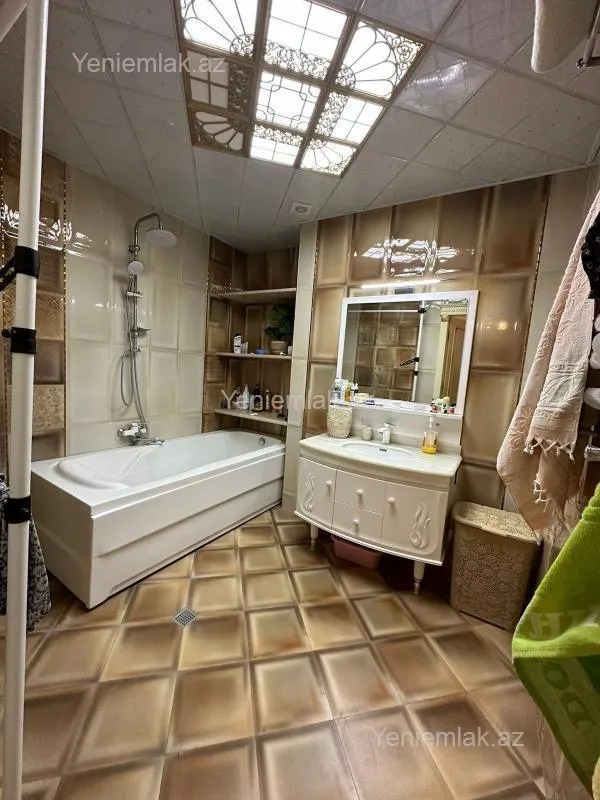 Satılır 5 otaqlı yeni tikili 250 m²