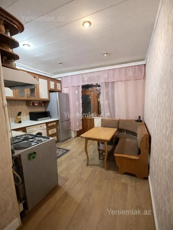 Satılır 3 otaqlı köhnə tikili 80 m²