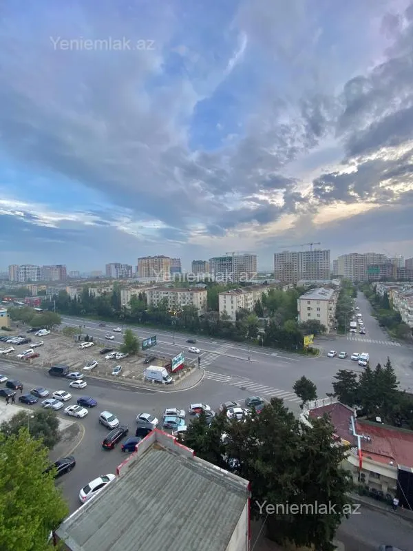 Satılır 5 otaqlı köhnə tikili 100 m²