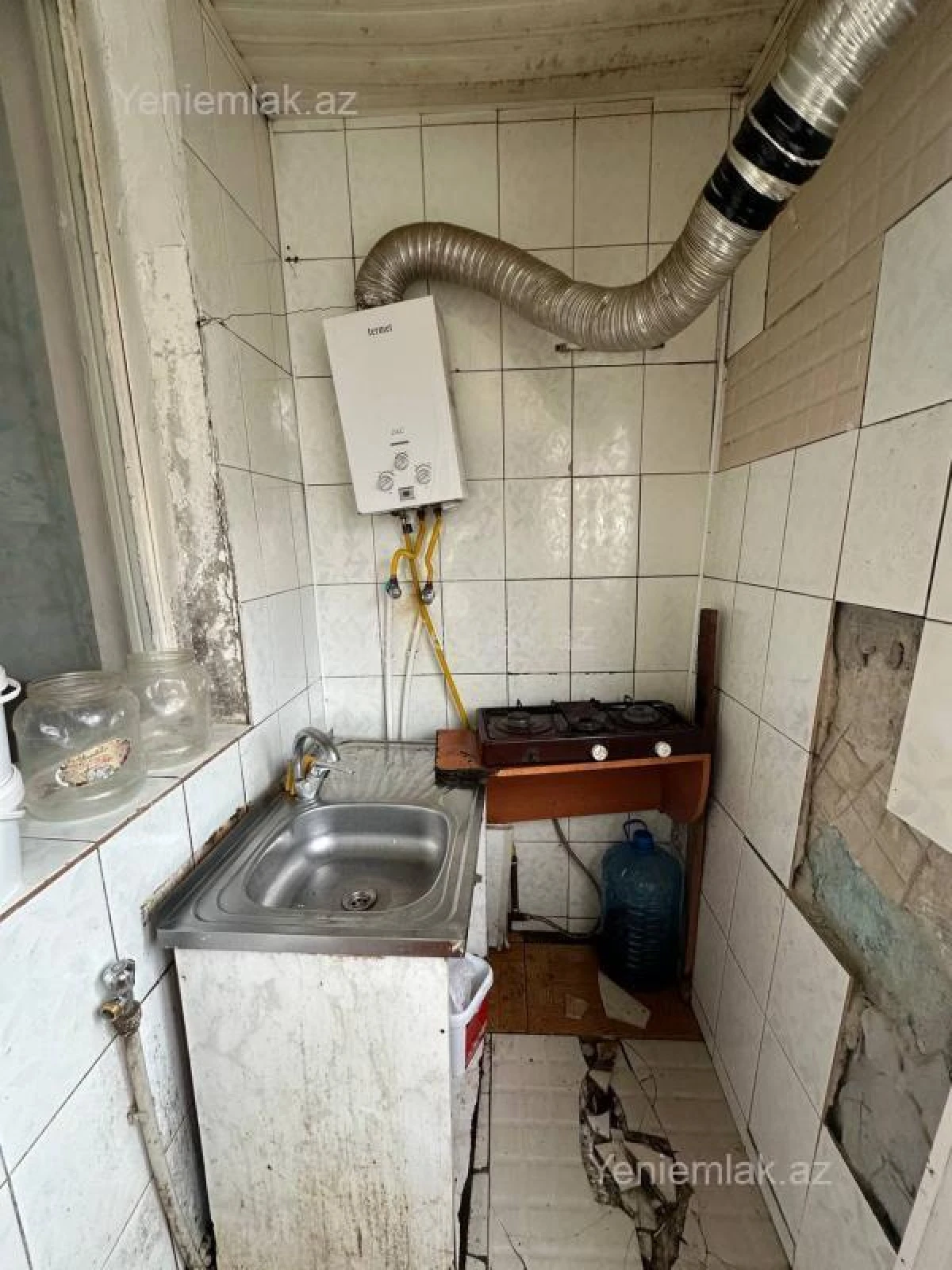 Satılır 1 otaqlı köhnə tikili 42 m²