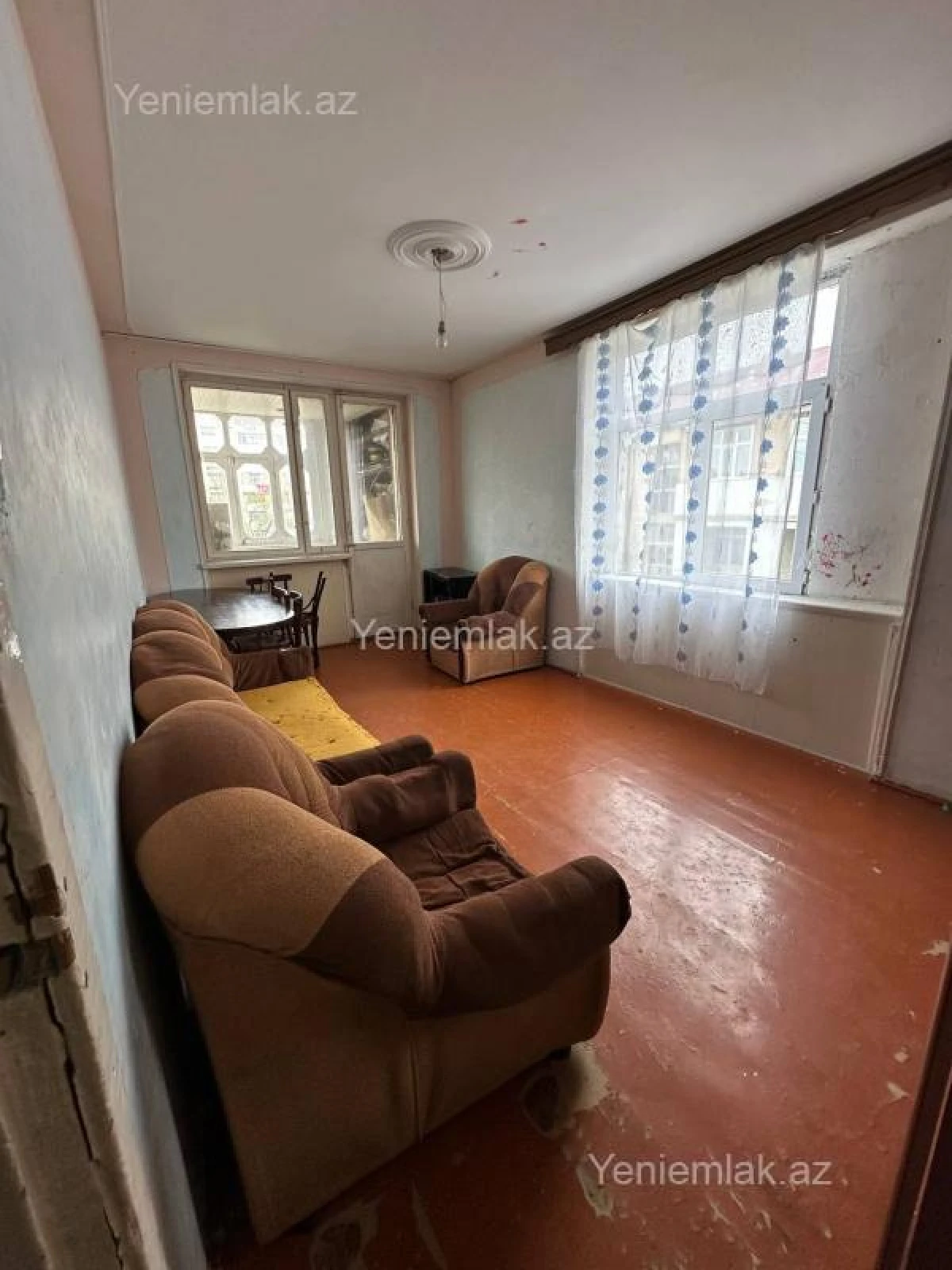 Satılır 1 otaqlı köhnə tikili 42 m²