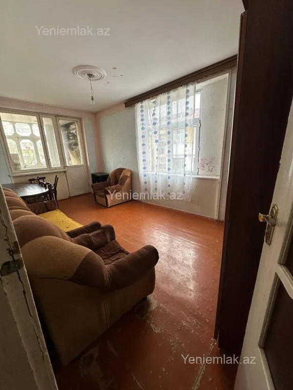 Satılır 1 otaqlı köhnə tikili 42 m²