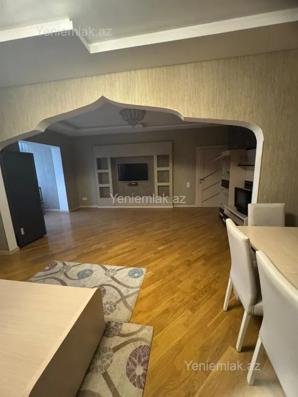 Satılır 5 otaqlı köhnə tikili 120 m²