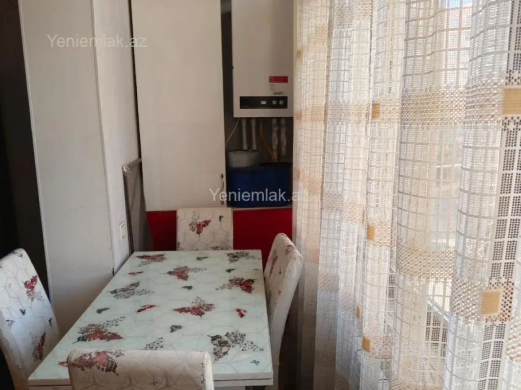 Satılır 5 otaqlı köhnə tikili 120 m²