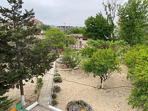 Satılır 7 otaqlı həyət evi 365 m²