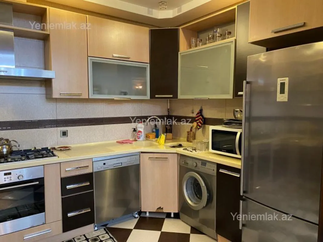 Satılır 7 otaqlı həyət evi 365 m²