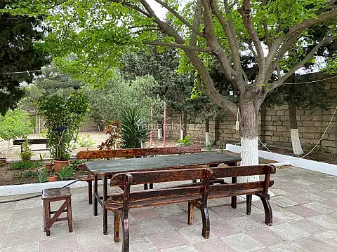 Satılır 7 otaqlı həyət evi 365 m²