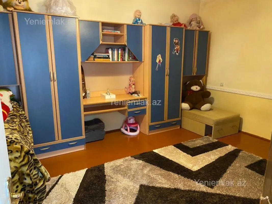 Satılır 7 otaqlı həyət evi 365 m²