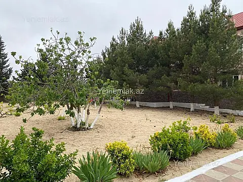 Satılır 7 otaqlı həyət evi 365 m²