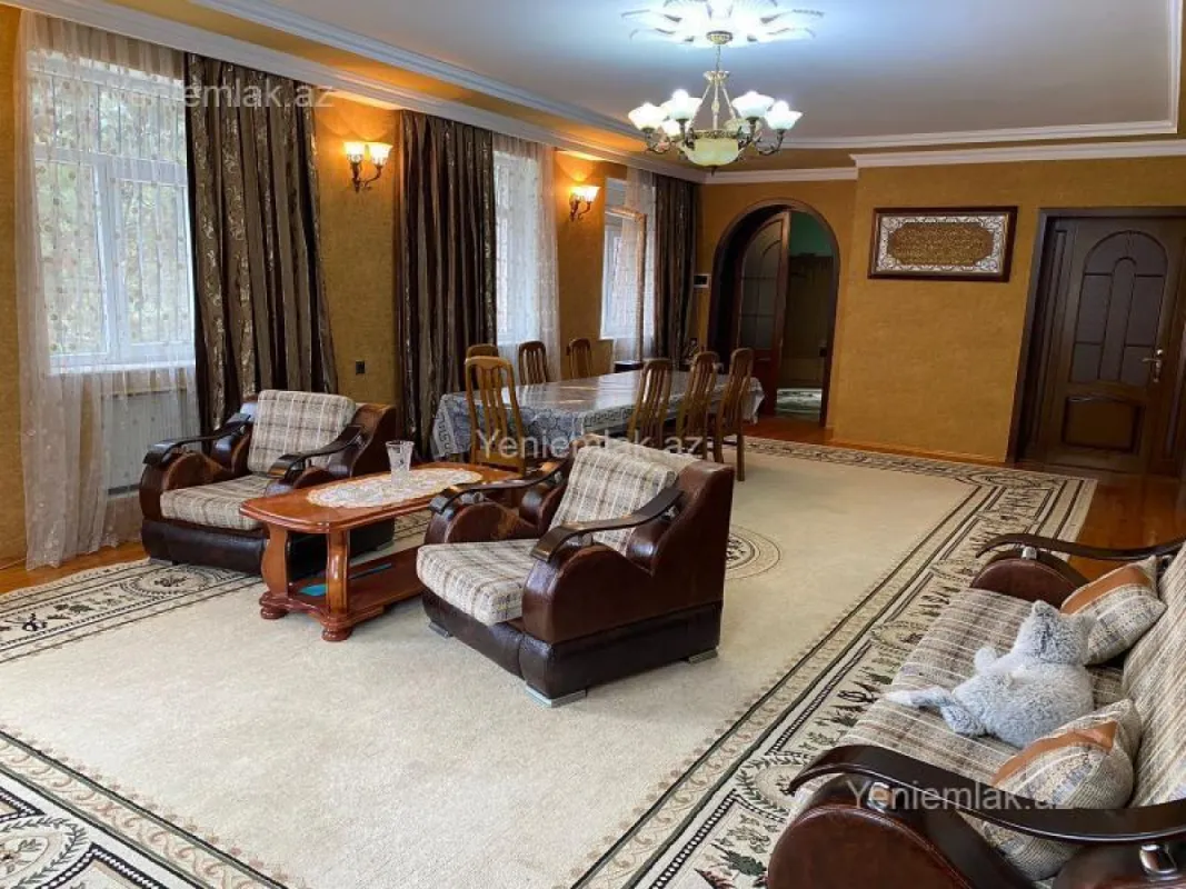 Satılır 7 otaqlı həyət evi 365 m²