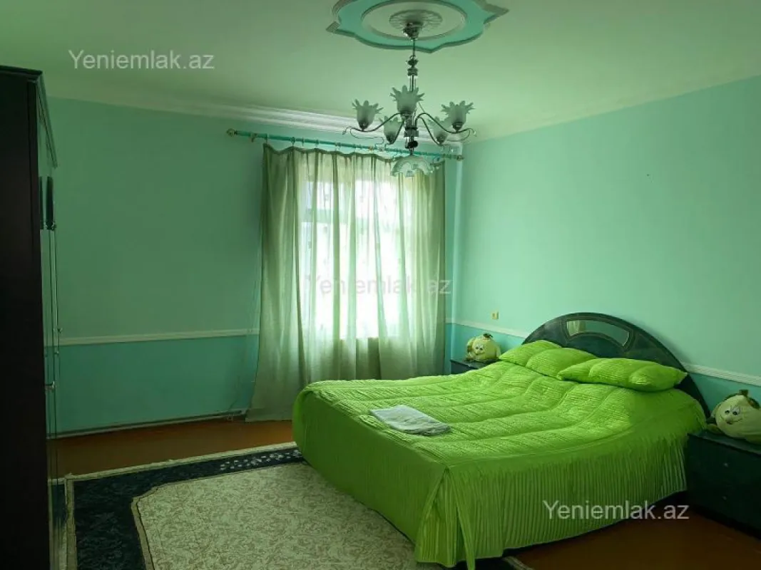 Satılır 7 otaqlı həyət evi 365 m²