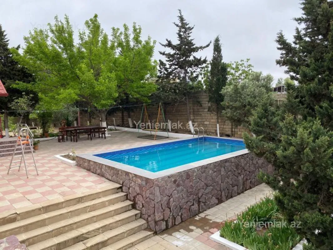 Satılır 7 otaqlı həyət evi 365 m²
