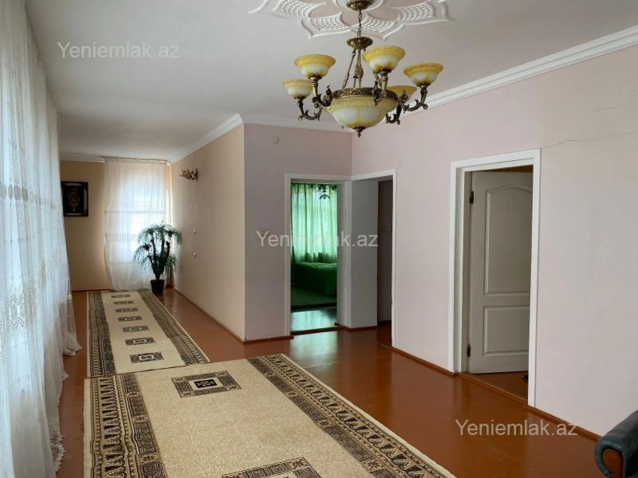Satılır 7 otaqlı həyət evi 365 m²