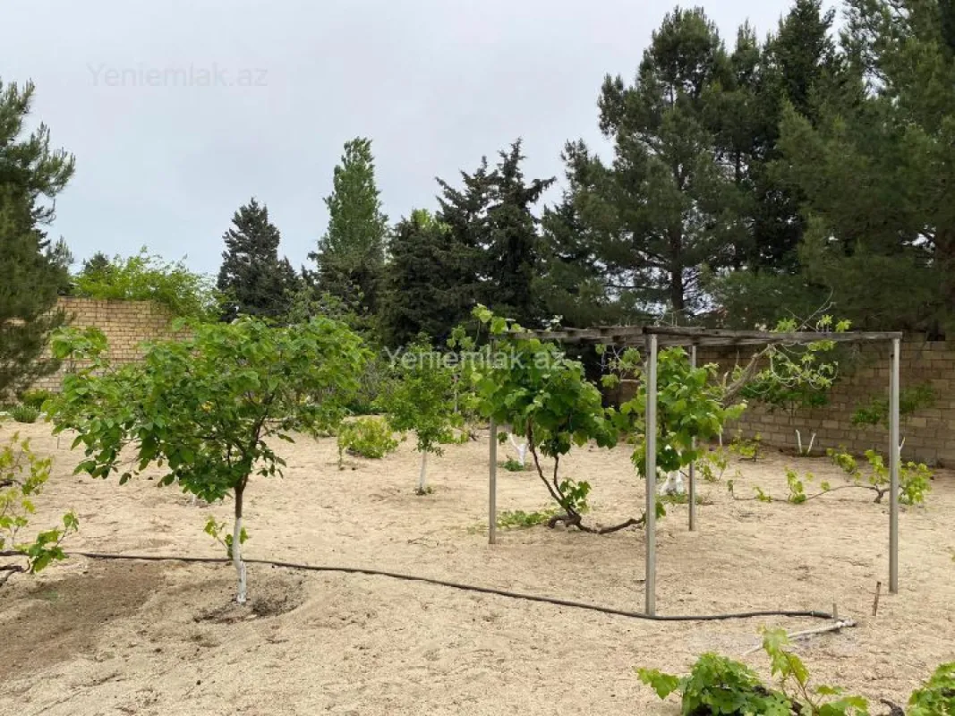 Satılır 7 otaqlı həyət evi 365 m²