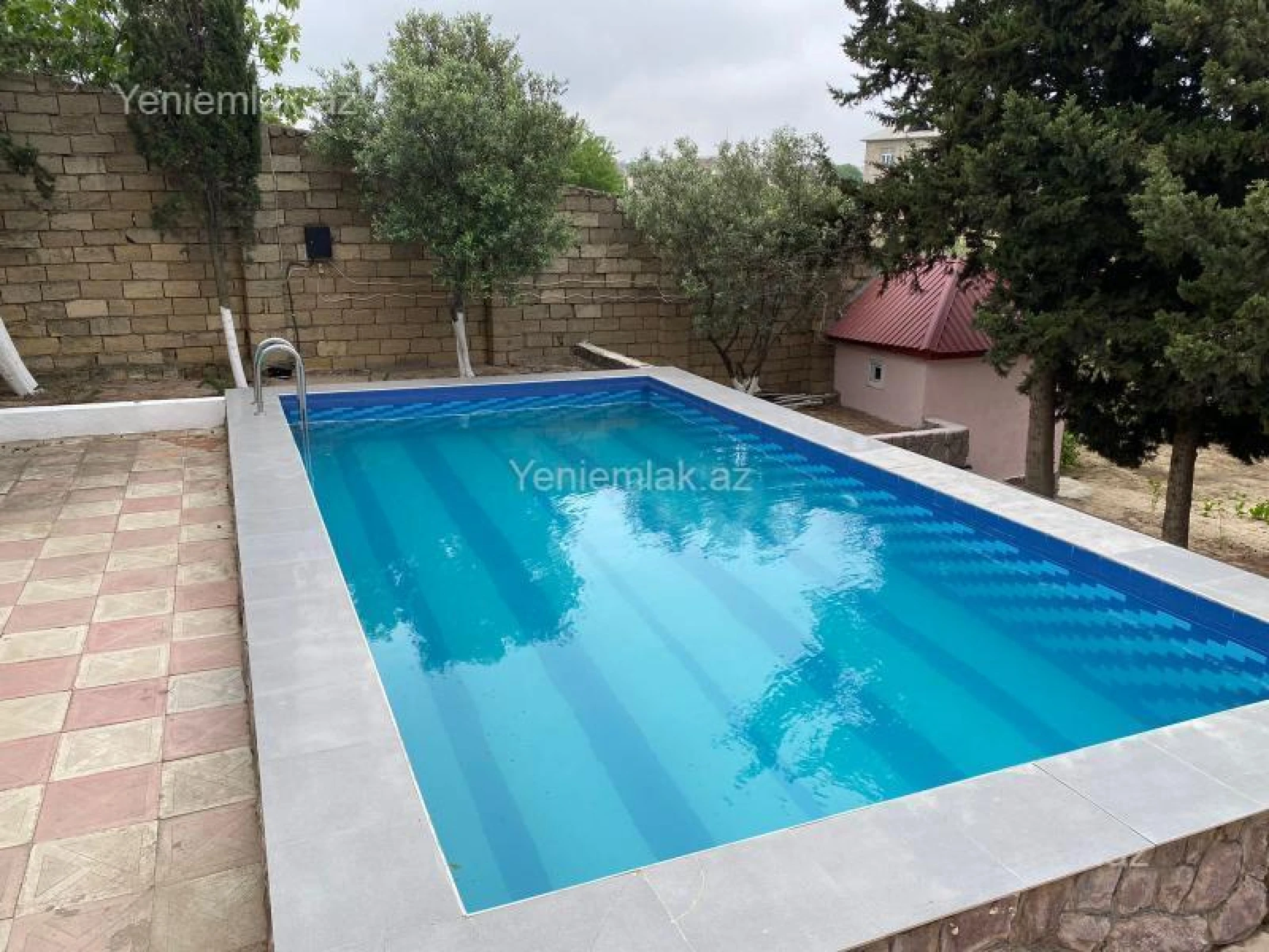 Satılır 7 otaqlı həyət evi 365 m²