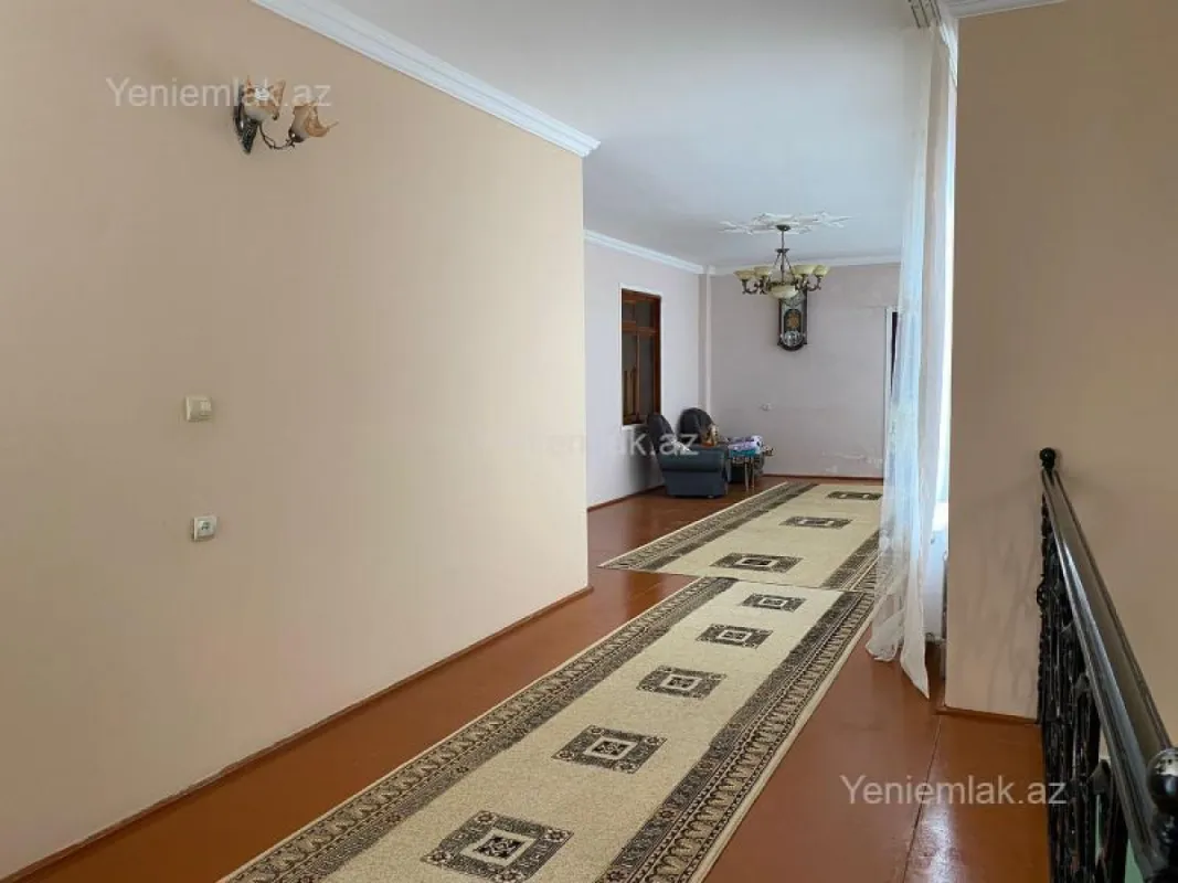 Satılır 7 otaqlı həyət evi 365 m²