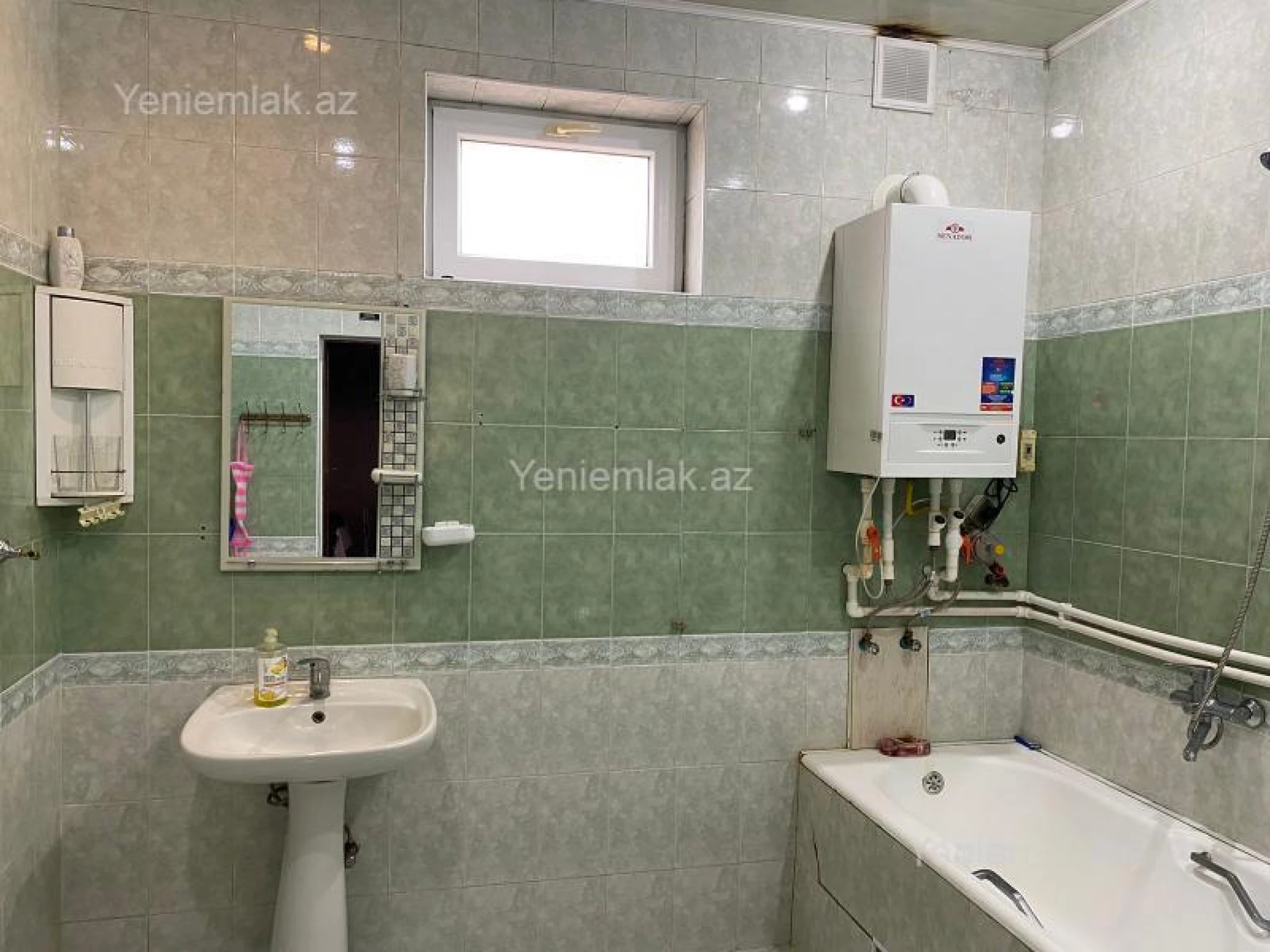 Satılır 7 otaqlı həyət evi 365 m²
