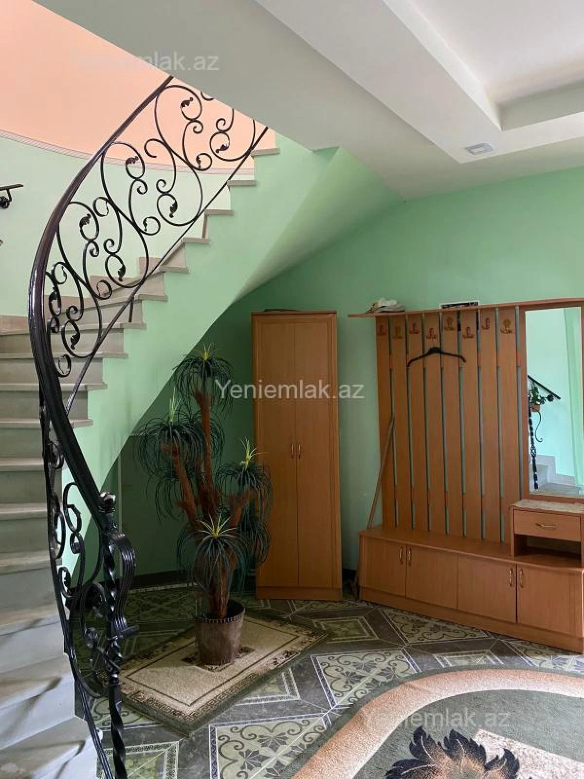 Satılır 7 otaqlı həyət evi 365 m²