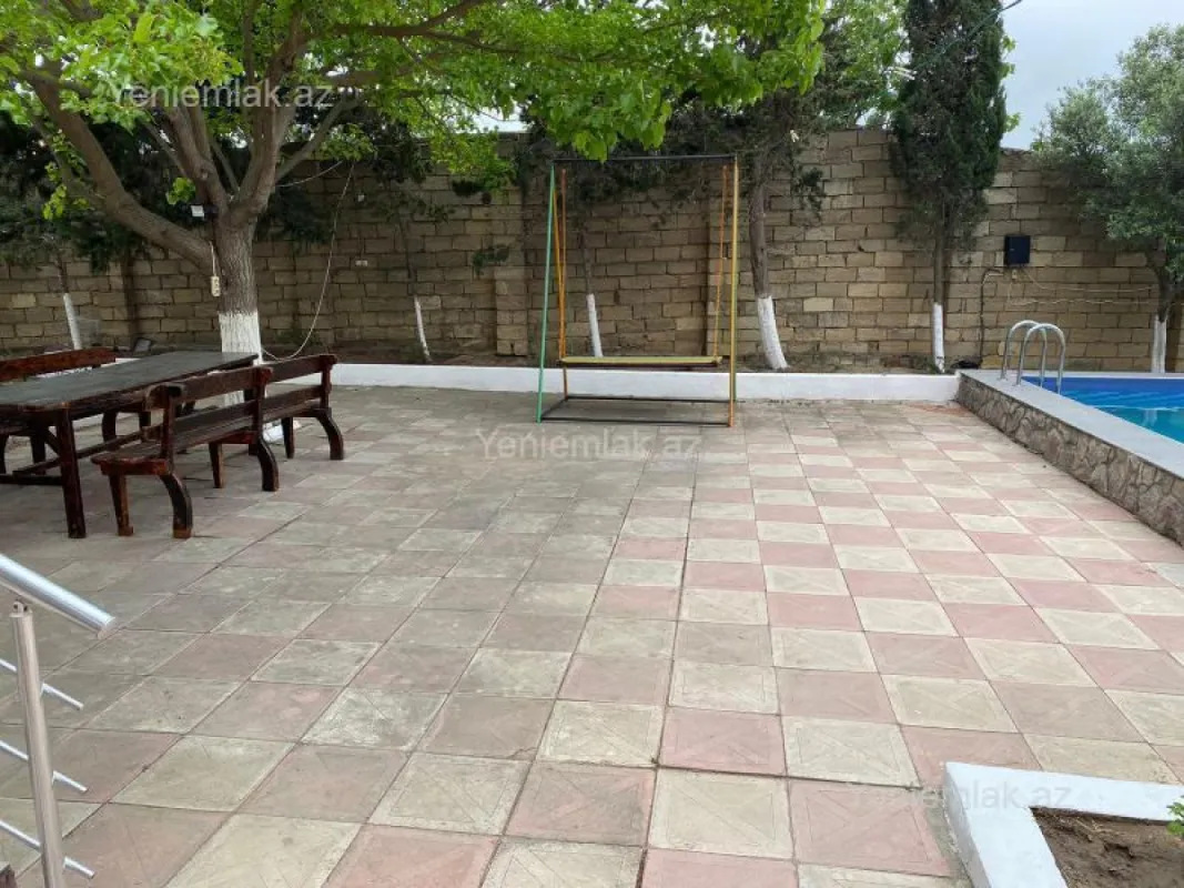 Satılır 7 otaqlı həyət evi 365 m²
